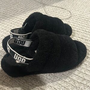 UGG Fluff Slides *MINT CONDITION*